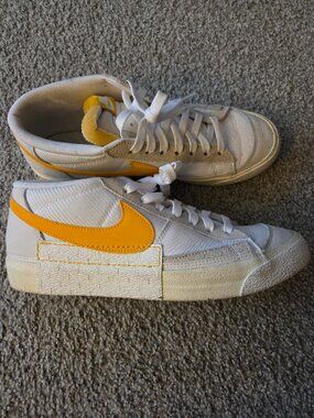 Men's Nike Sport Sneakers, size 9 beige and yellow